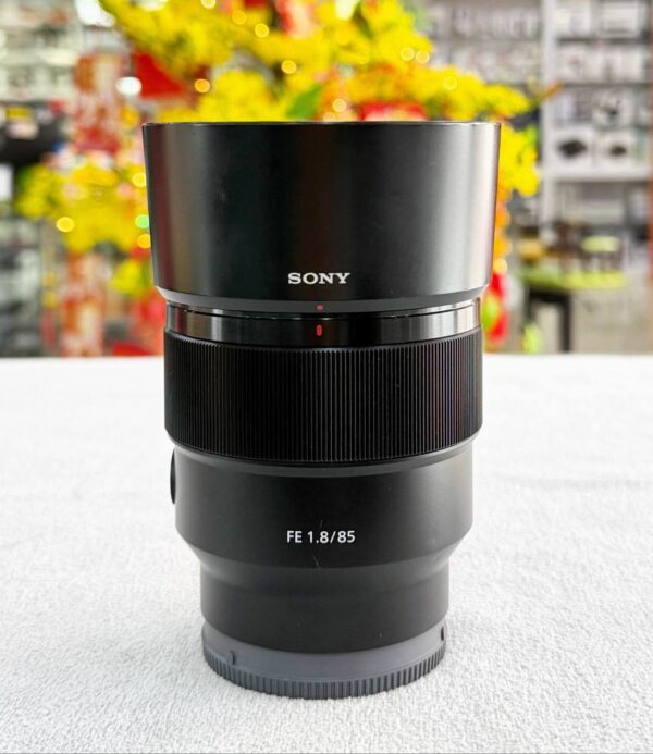 photo_2026-02-06_08-03-06 Sony FE 85mm f/1.8 Lens with UV Filter + Accessory Bundle
