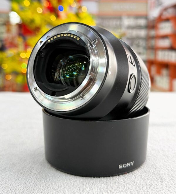 photo_2026-02-06_08-03-07 (2) Sony FE 85mm f/1.8 Lens with UV Filter + Accessory Bundle