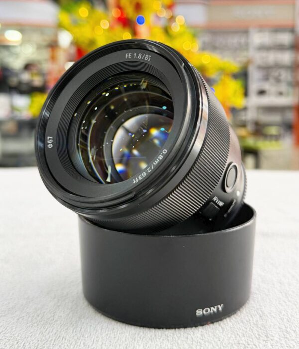 photo_2026-02-06_08-03-07 Sony FE 85mm f/1.8 Lens with UV Filter + Accessory Bundle