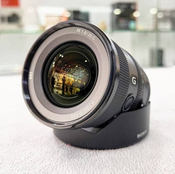 Sony FE 20mm f/1.8 G Lens – Excellent Condition (98%) with UV Filter + Accessory Bundle