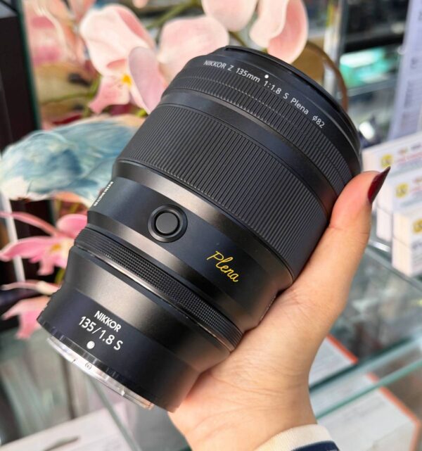 Nikon NIKKOR Z 135mm f/1.8 S Plena Lens with UV Filter