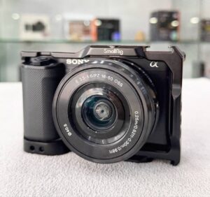 Sony ZV-E10L Kit (16-50mm Lens) with Microphone + SmallRig Cage + Accessory Bundle