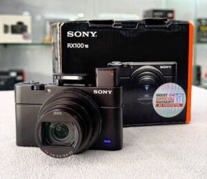 photo_2026-04-09_09-50-30 Sony RX100 VII (DSC-RX100M7) with Lavalier Microphone + Accessory Bundle