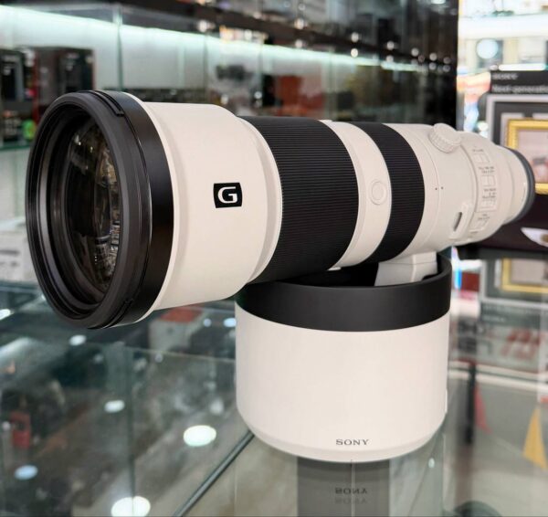 Sony FE 400-800mm f/6.3-8 G OSS Lens with Accessory Bundle