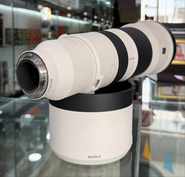 Sony FE 400-800mm f/6.3-8 G OSS Lens with Accessory Bundle