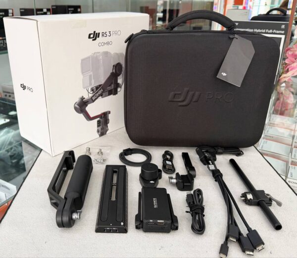 DJI RS 3 Pro Combo Gimbal Stabilizer
