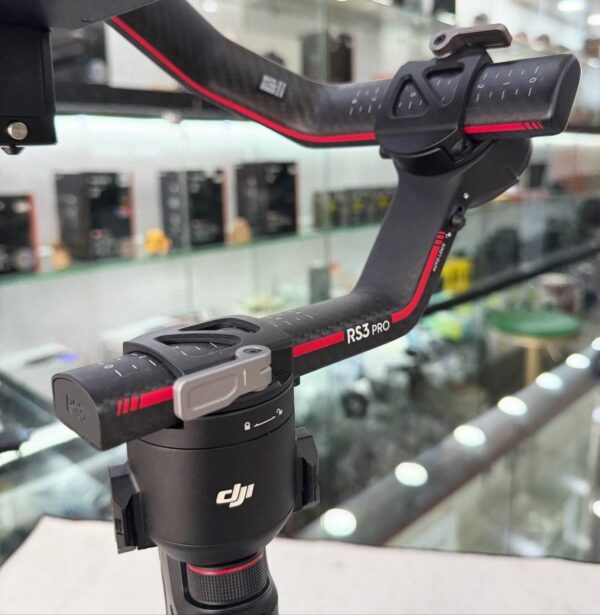 DJI RS 3 Pro Combo Gimbal Stabilizer