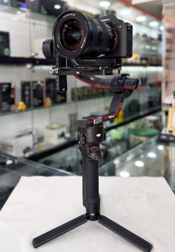 DJI RS 3 Pro Combo Gimbal Stabilizer