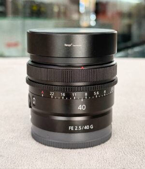 Sony 40mm f2.5 G compact full-frame prime lens for Sony E-mount – excellent condition