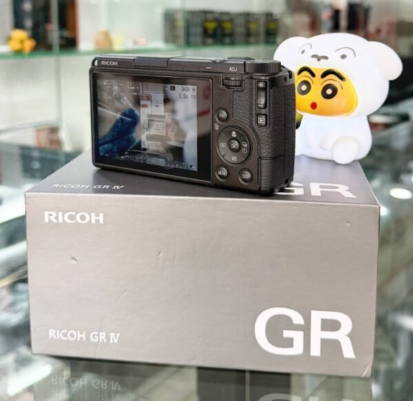 Ricoh GR IV – Like New 25.7MP APS-C Compact Camera with 28mm f/2.8 Lens + 5-Axis IBIS