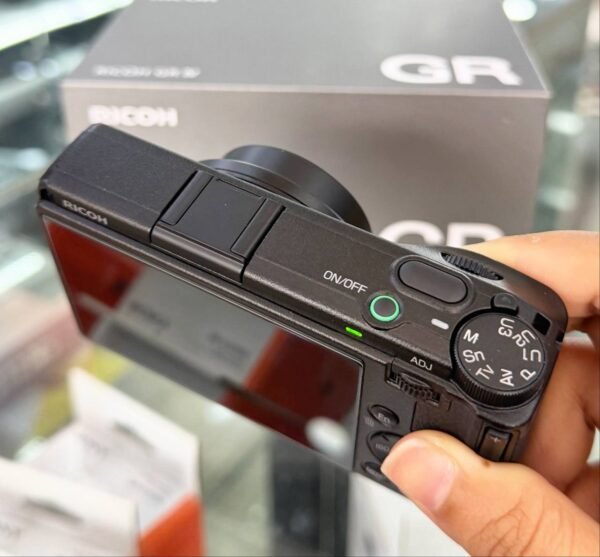 Ricoh GR IV – Like New 25.7MP APS-C Compact Camera with 28mm f/2.8 Lens + 5-Axis IBIS