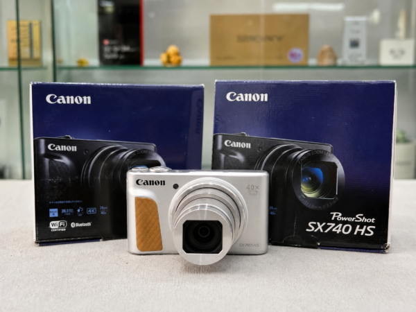 Canon PowerShot SX740 HS (Silver) – Open Box Unused 40x Zoom Compact with 4K Video + Flip Screen