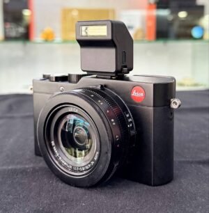 Leica D-Lux 97% excellent condition compact camera with Leica lens and accessory bundle