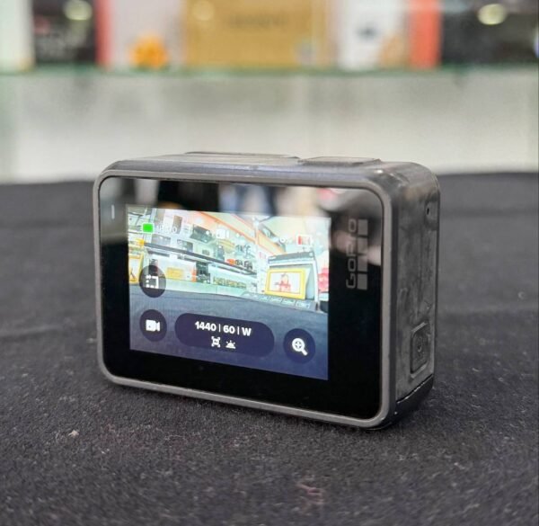 GoPro Hero 7 – 85% Fair Action Camera with HyperSmooth + Dive Case + Accessories