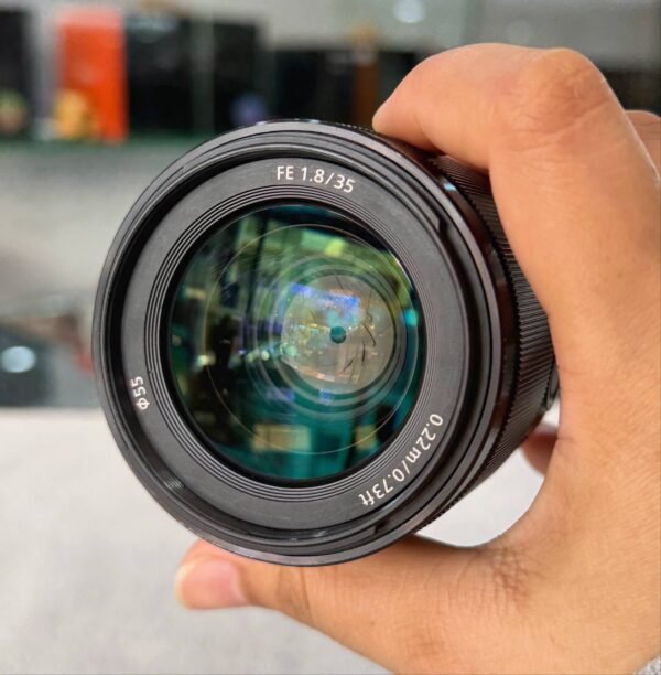 Sony FE 35mm F1.8 – 97% Excellent Compact Full-Frame Prime Lens with UV Filter + 1-Month Warranty